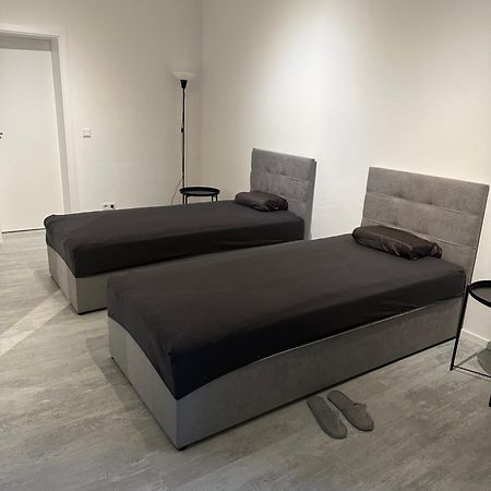 Place To Sleep - Kassel: Direkt An Der Uni Luaran gambar