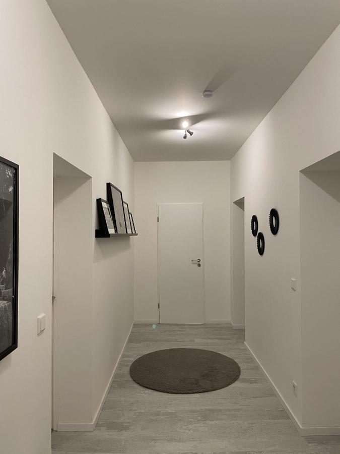 Place To Sleep - Kassel: Direkt An Der Uni Luaran gambar