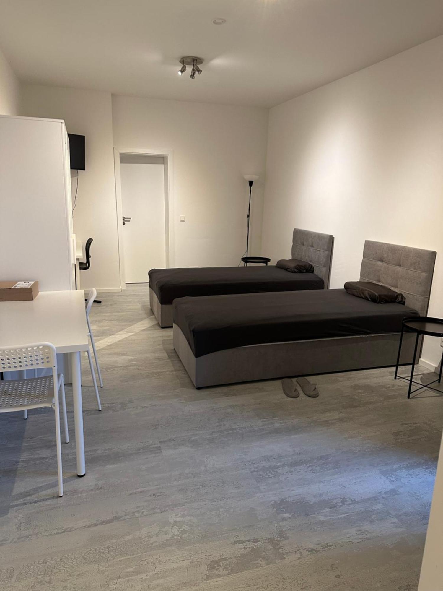Place To Sleep - Kassel: Direkt An Der Uni Luaran gambar