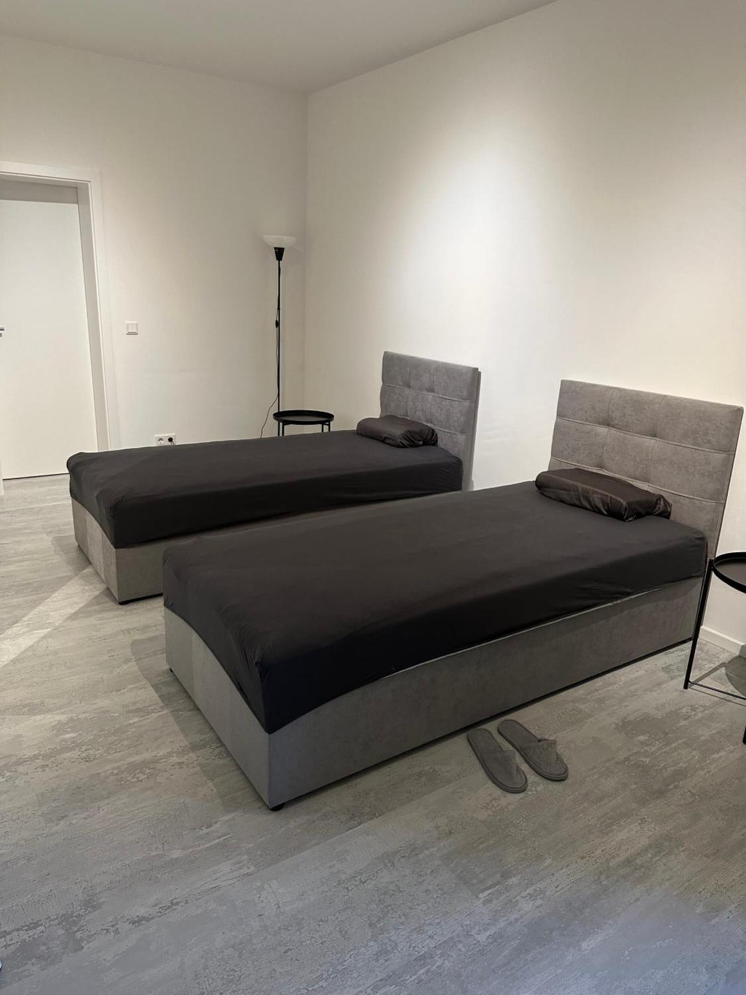 Place To Sleep - Kassel: Direkt An Der Uni Luaran gambar